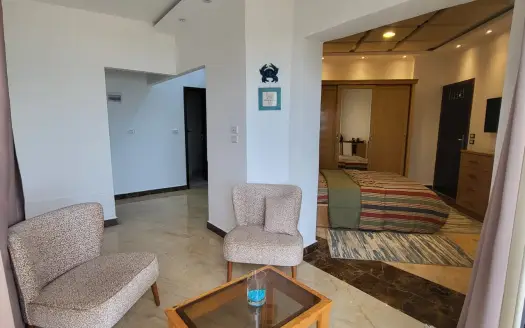 Cozy Apartment with Private Beach in El Bahr Road